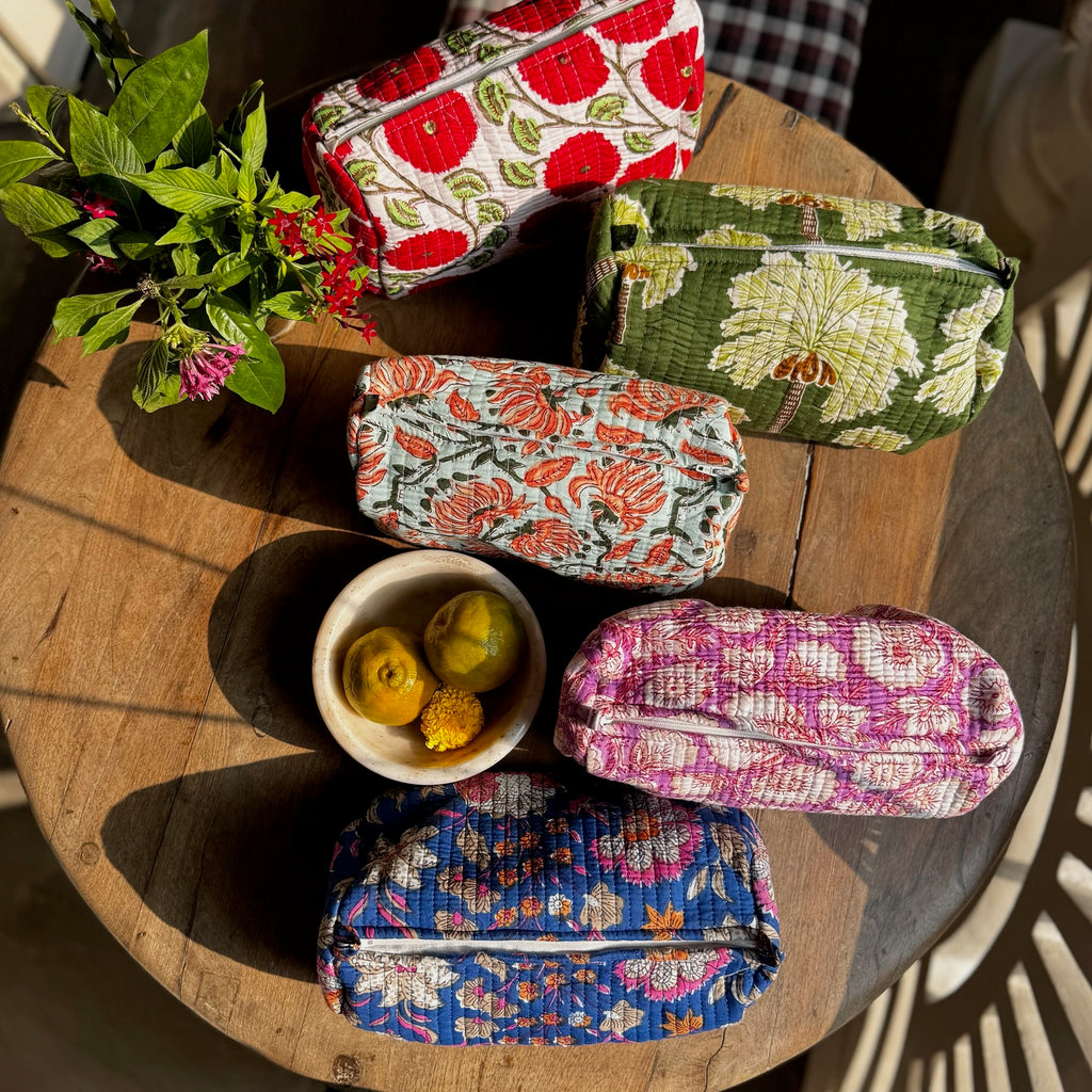 Set de 3 trousses quiltées en coton block print indien (fleurs rouges)