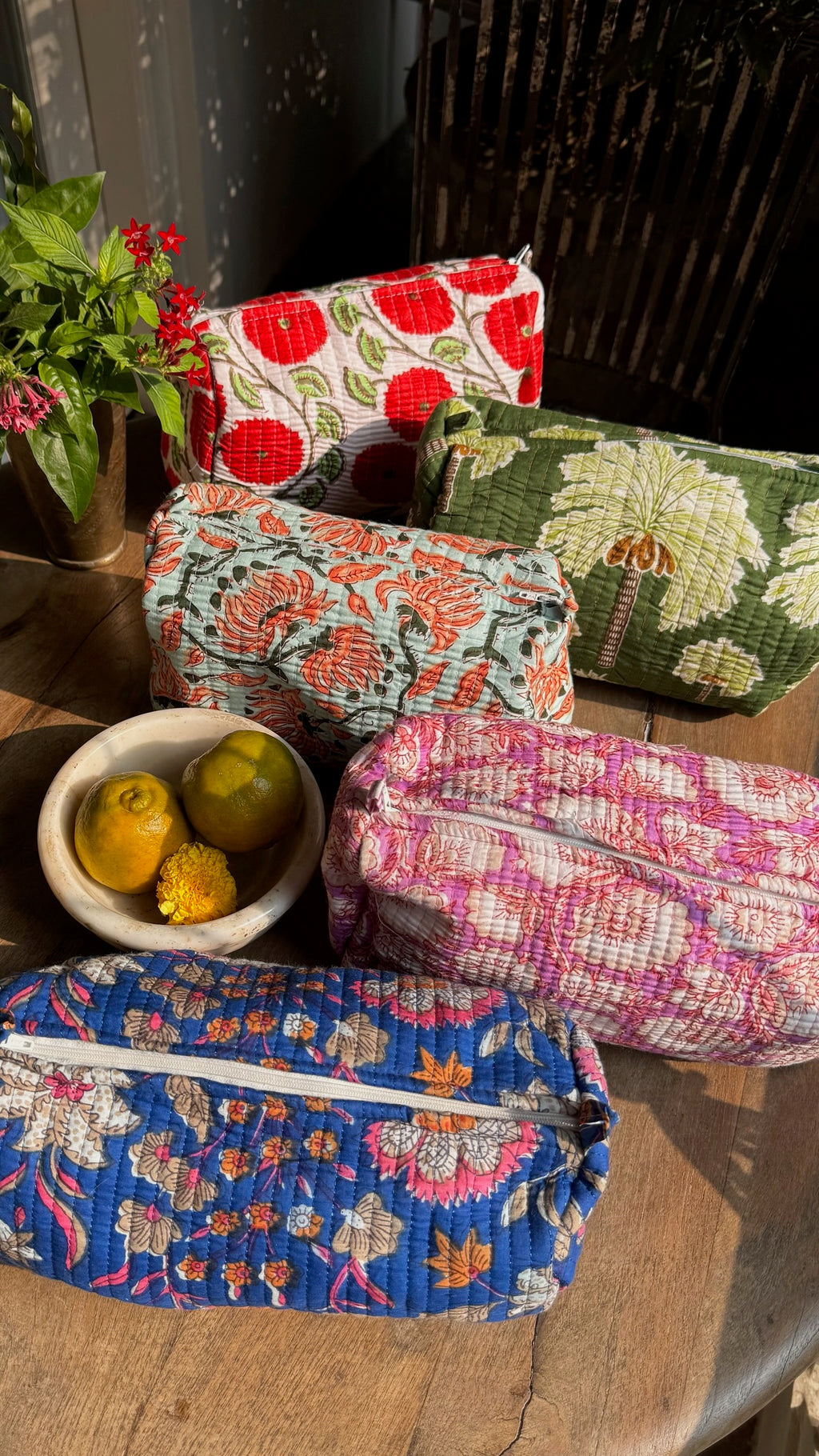 Set de 3 trousses quiltées en coton block print indien (fleurs rouges)