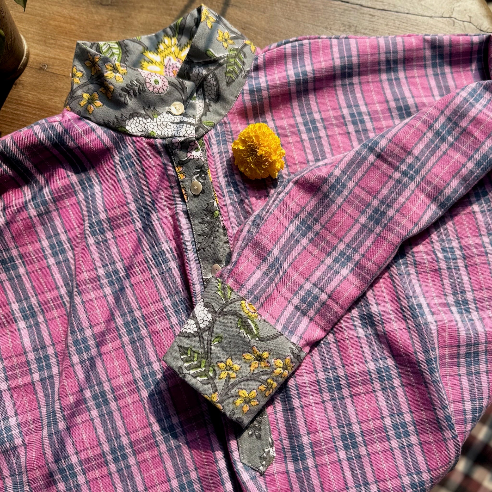 Blouse artisanale unique en coton – Tartan rose & blockprint indien gris