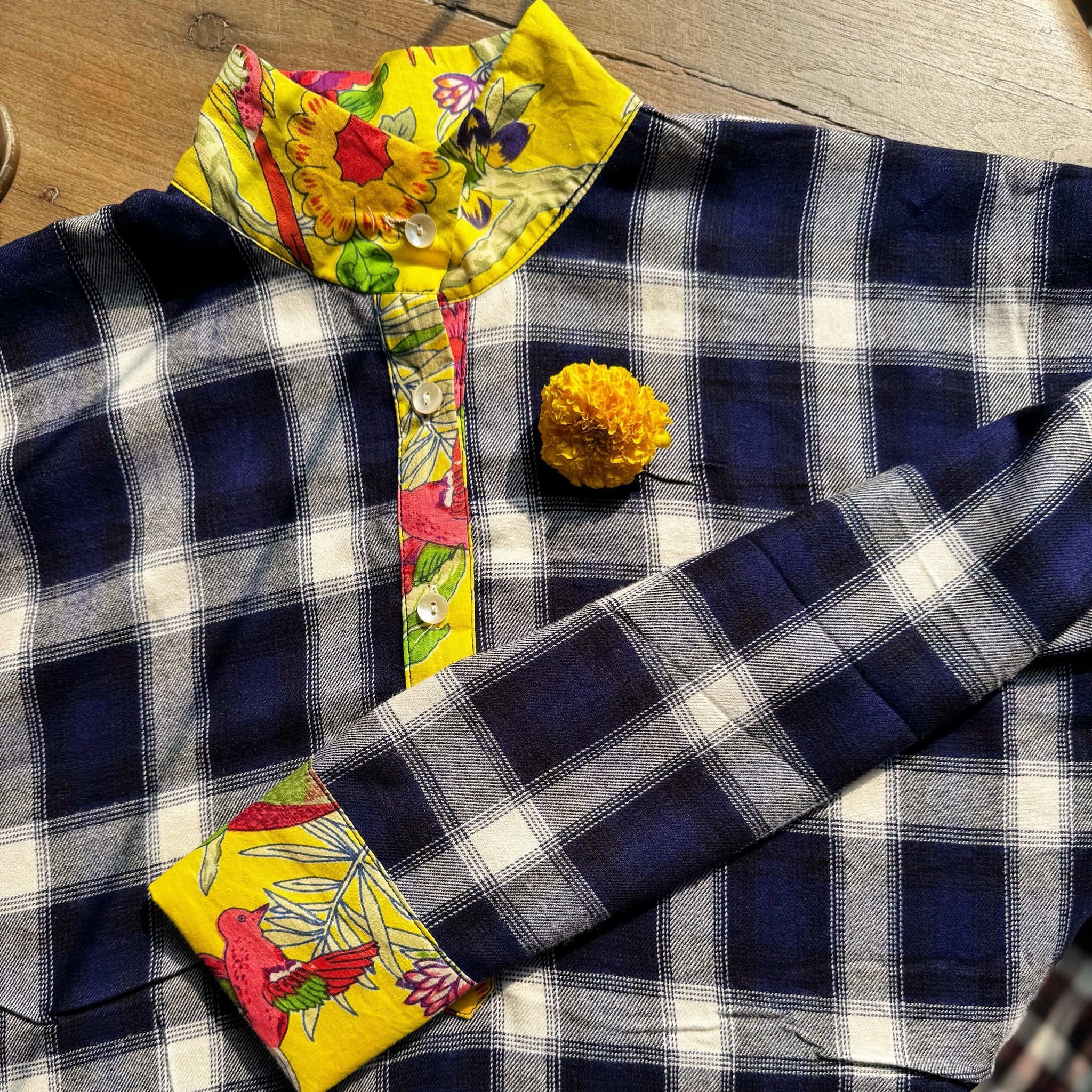 Blouse artisanale unique en coton – Tartan bleu & blockprint indien jaune