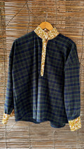 Blouse artisanale unique en coton – Tartan bleu marine et vert & liberty printanier