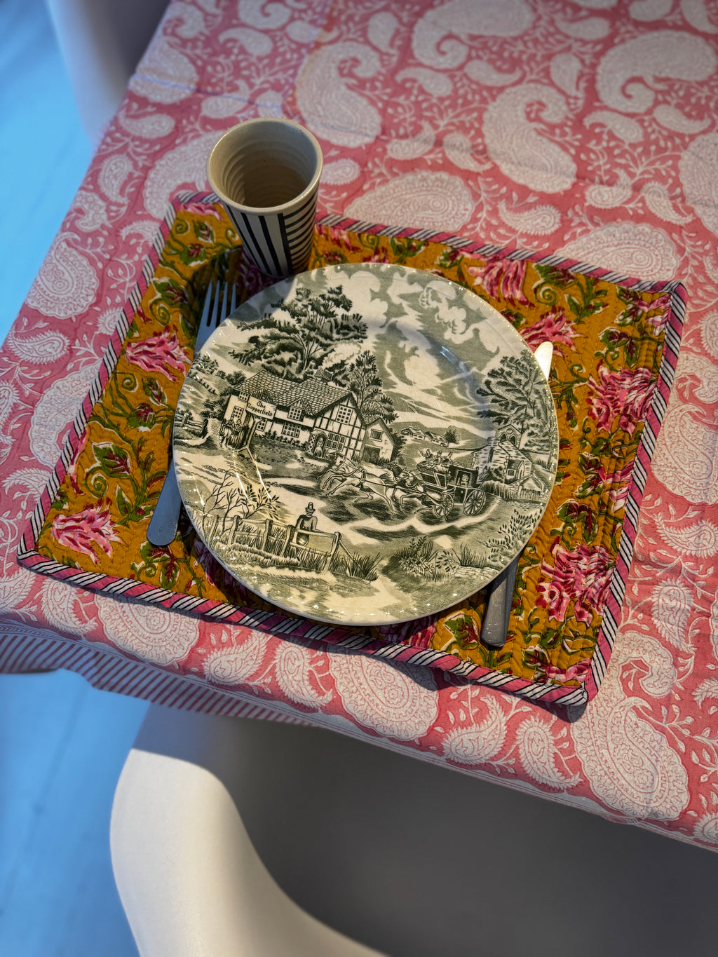 Sets de table rectangulaires matelassés en coton blockprint jaune – lot de 2