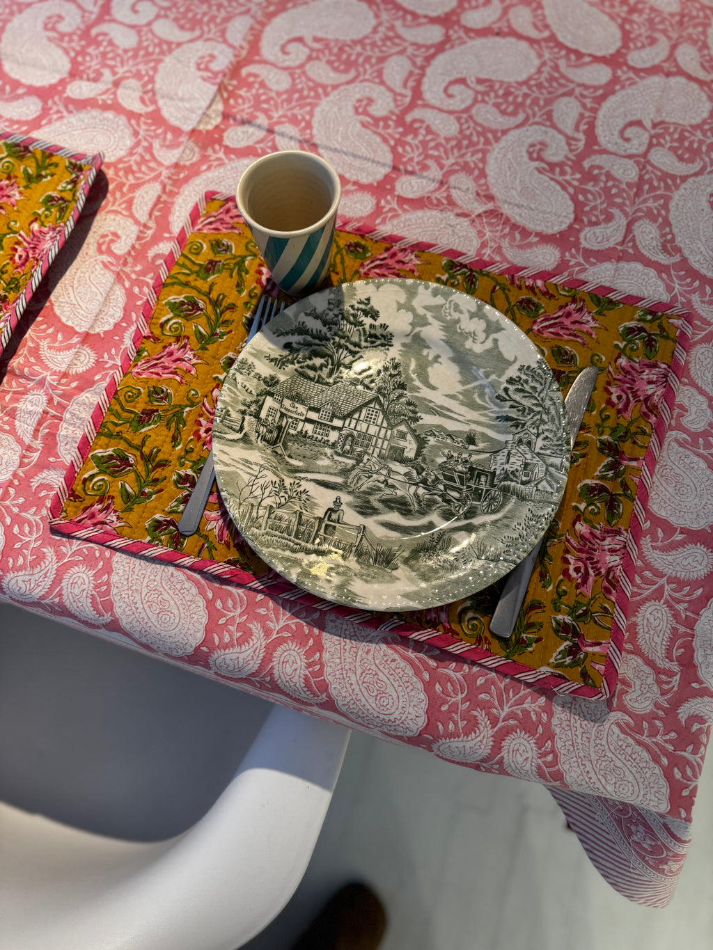 Sets de table rectangulaires matelassés en coton blockprint jaune – lot de 2