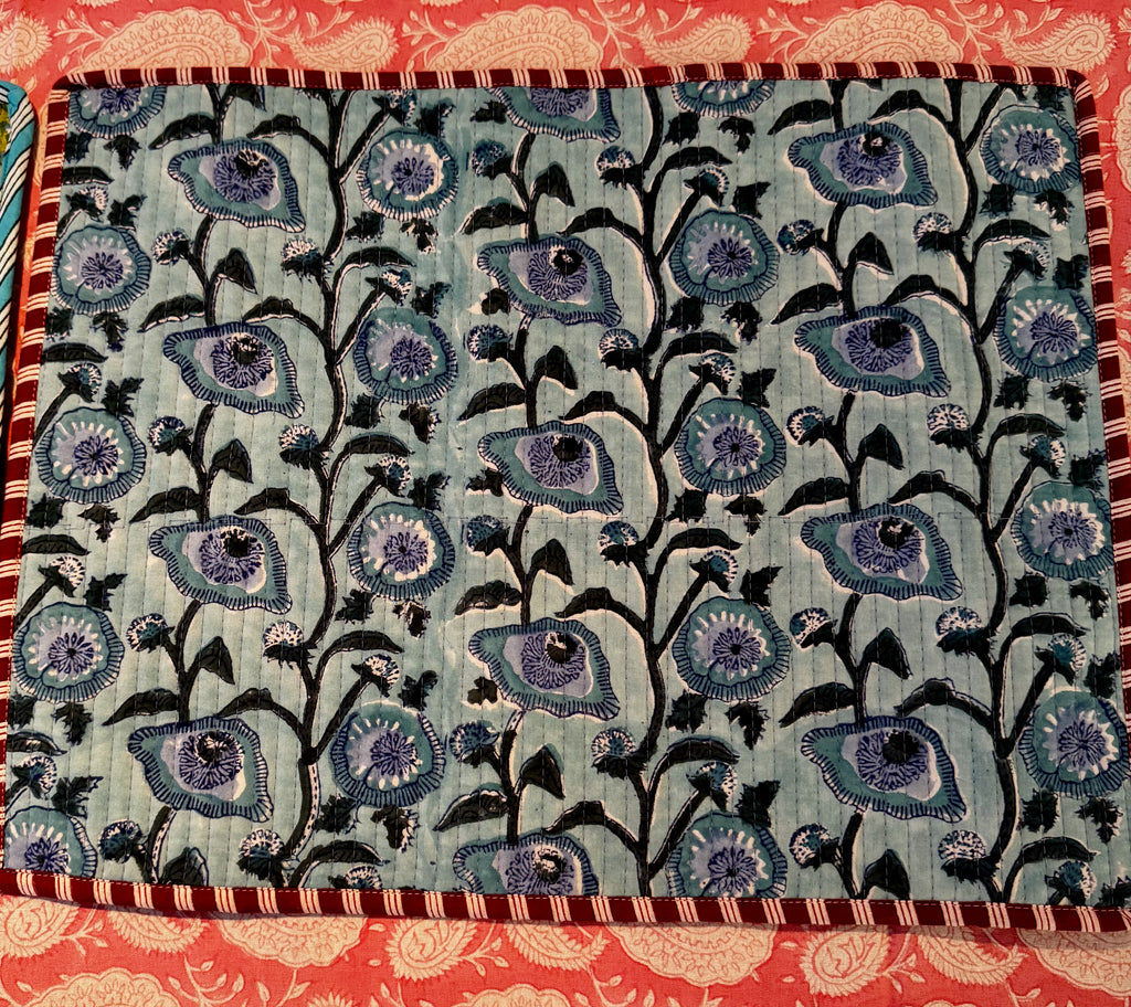 Sets de table rectangulaires matelassés en coton blockprint fleurs bleus vertes – lot de 2 dépareillés