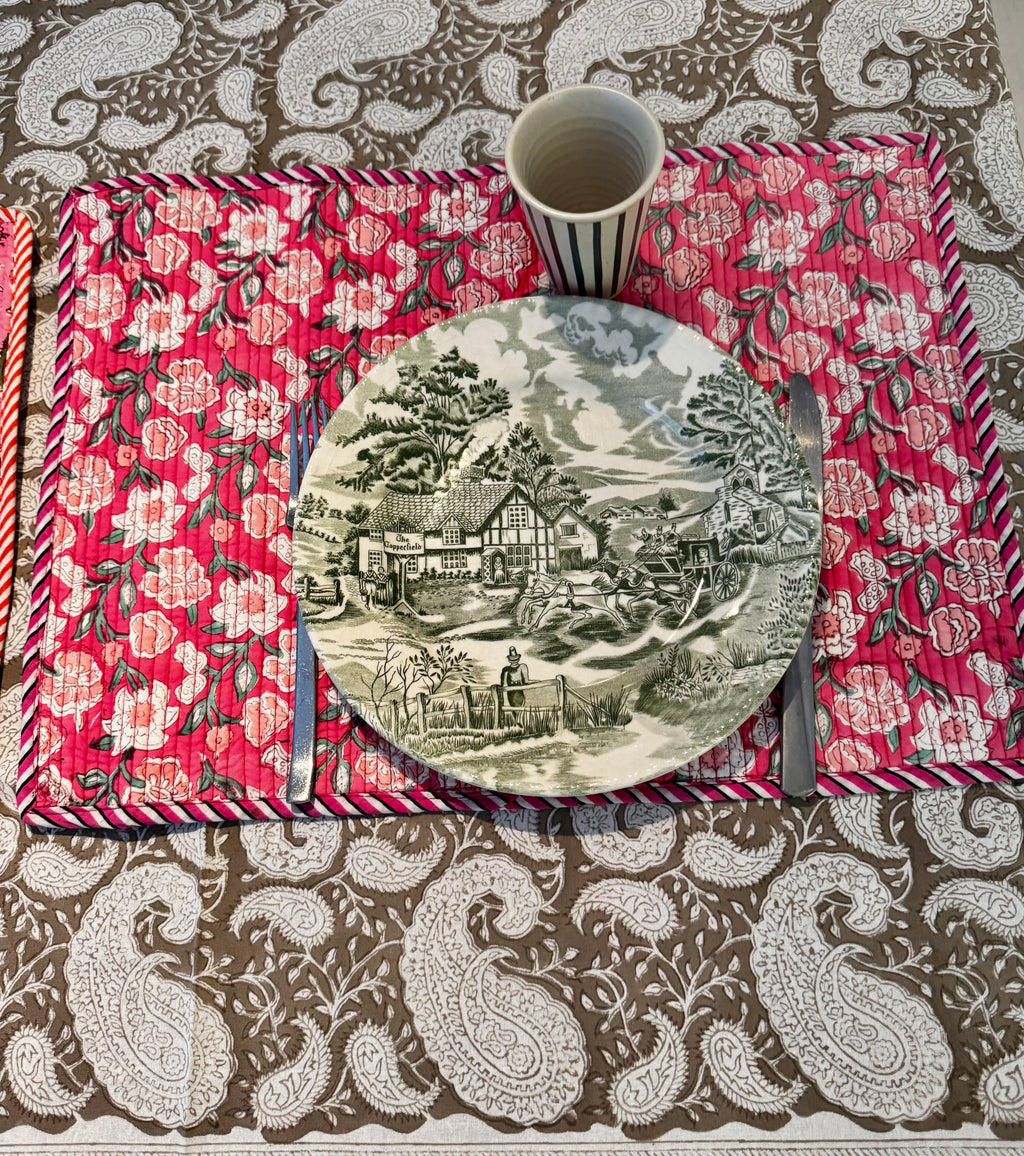 Sets de table rectangulaires matelassés en coton blockprint roses – lot de 2 dépareillés