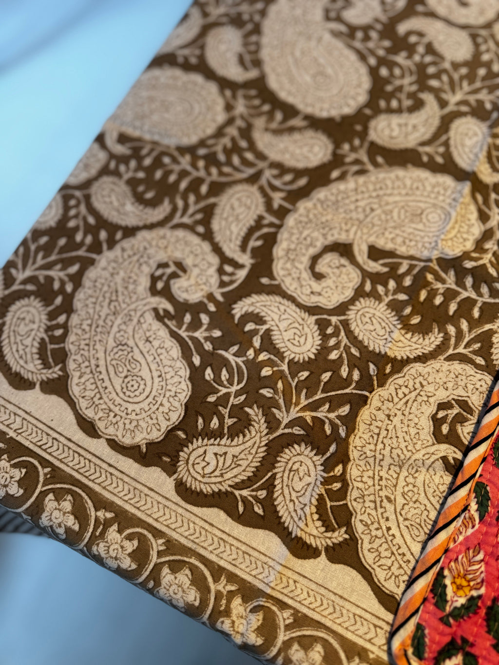 Nappe rectangulaire en coton blockprint motif paisley beige 1,50 X 2,25 m