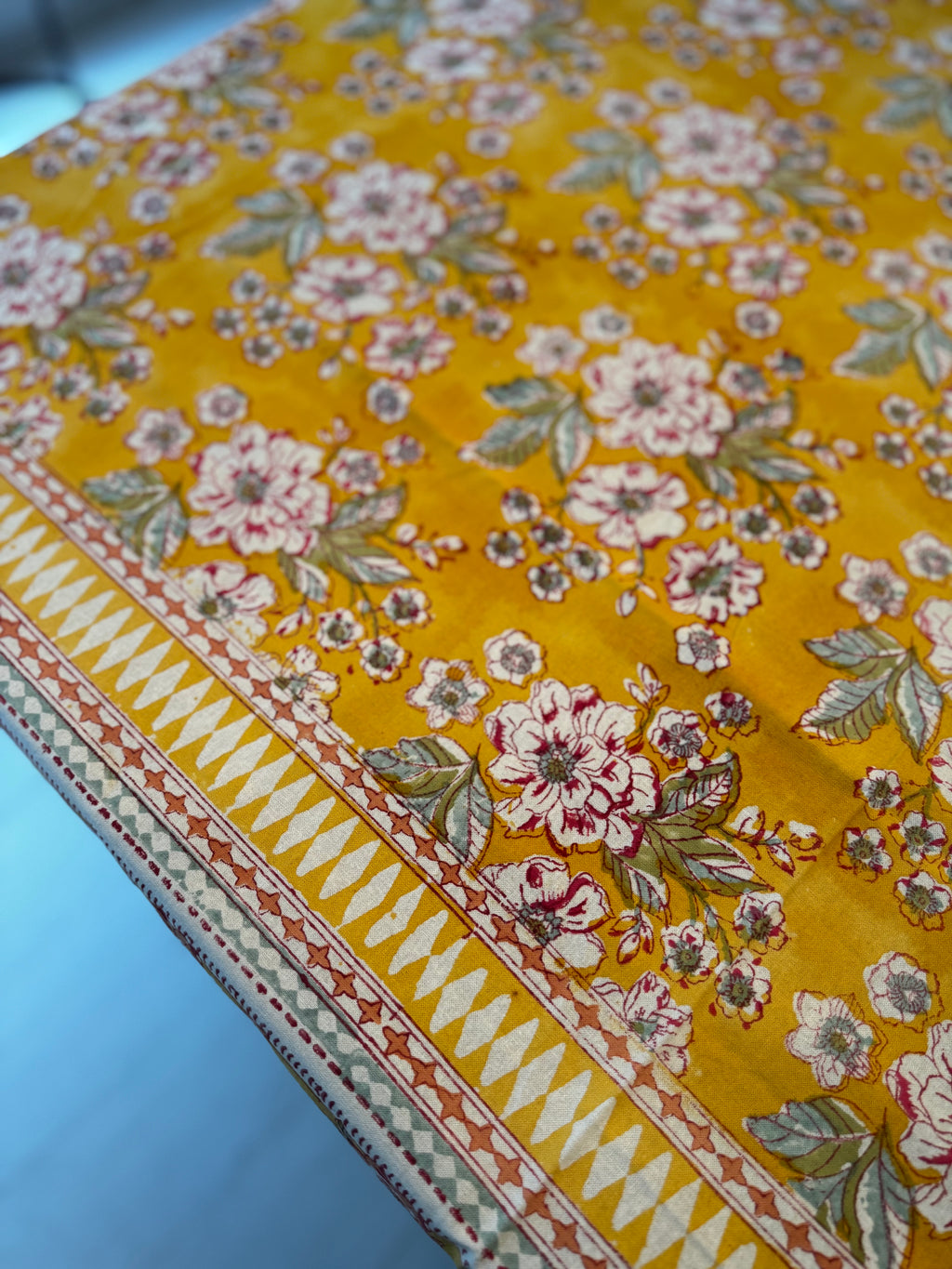 Nappe carrée en coton blockprint impression florale multicolore 1,50 X 1,50 m