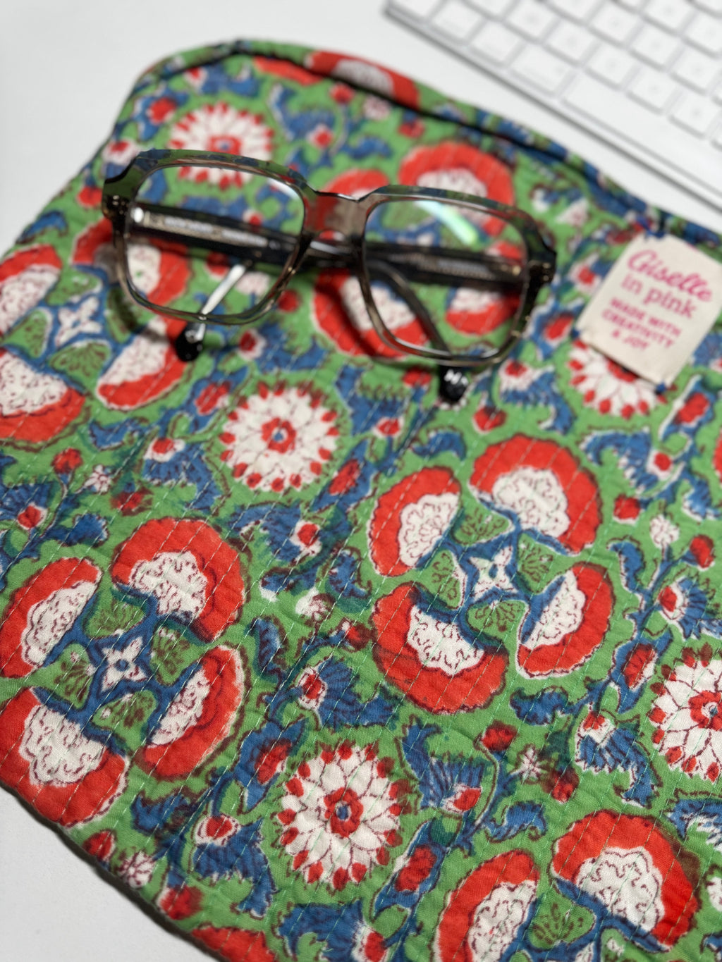 Housse d’ordinateur matelassée en coton imprimé blockprint – Édition artisanale