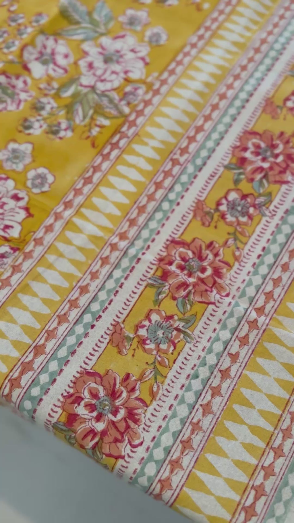 Nappe carrée en coton blockprint impression florale multicolore 1,50 X 1,50 m